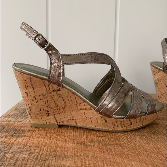 Kelly & Katie  6 1/2 Silver and Cork Wedge Heels - Picture 2 of 10